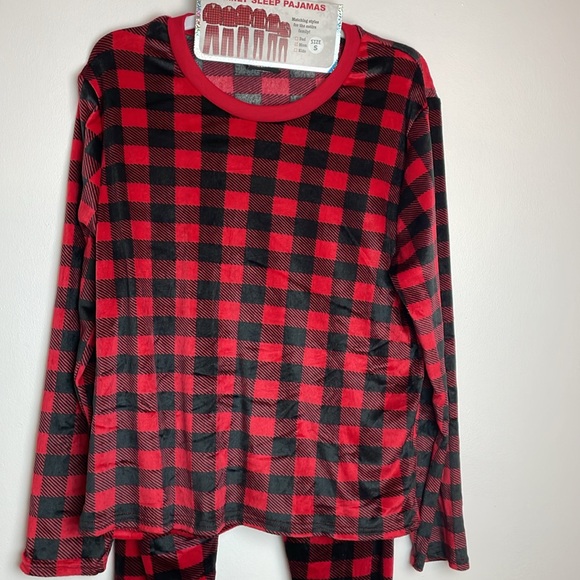 NWT Family Matching pajamas Mom Size Small Color Plaid Red & Black - Picture 3 of 8
